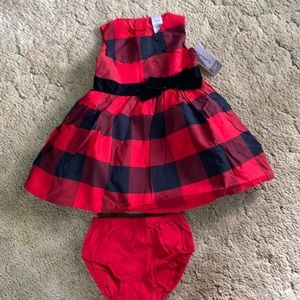 BNWT Carter’s baby girl Buffalo plaid dress with bloomers size 12m